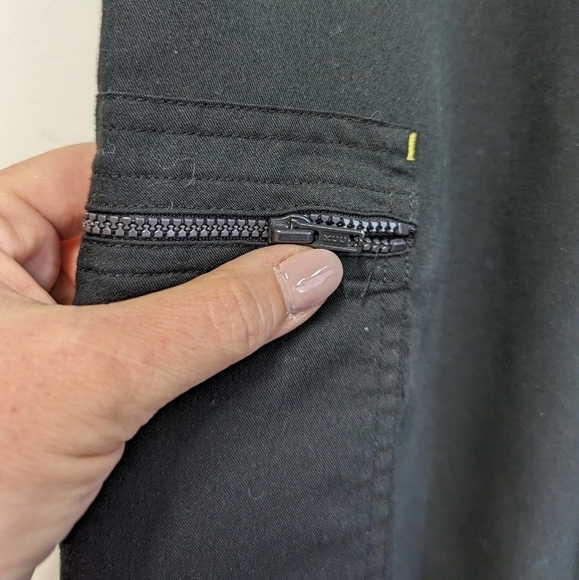 Figs Women's Black Scrubs Pants M Multi pockets Loose Straight Leg - Picture 4 of 11